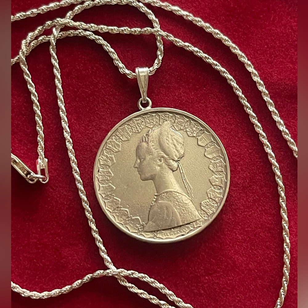 Eccentric beauty Graduation gift Italian silver coin pendant necklace